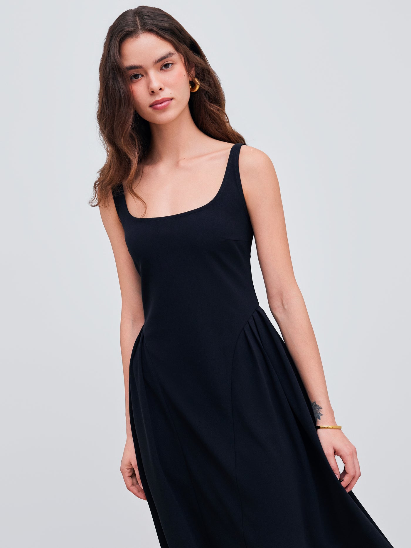 Vestido midi liso de tejido con cuello cuadrado