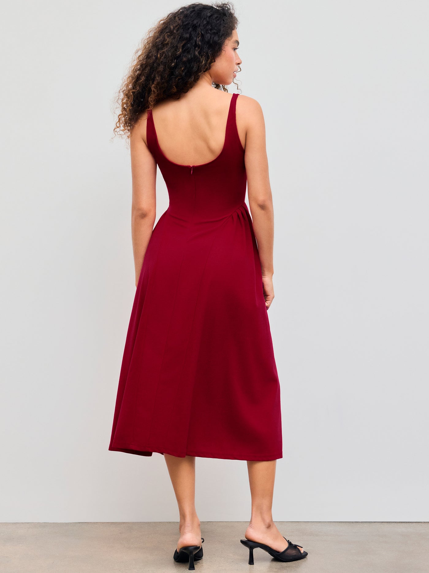 Vestido midi liso de tejido con cuello cuadrado