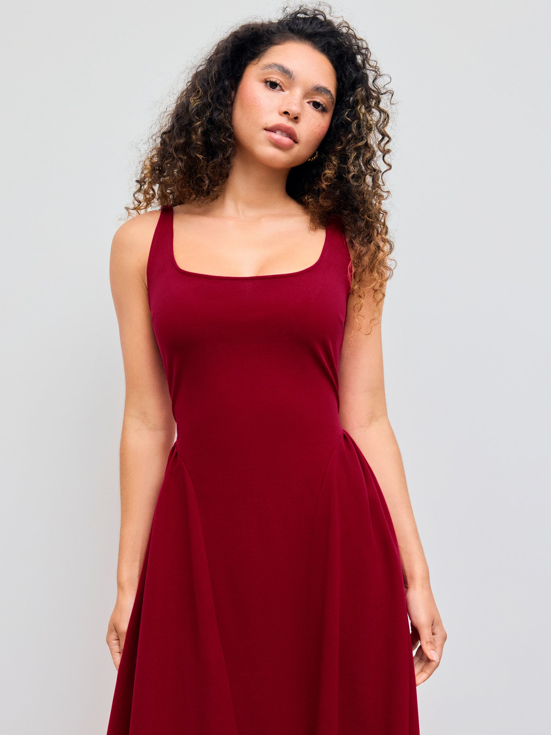 Vestido midi liso de tejido con cuello cuadrado