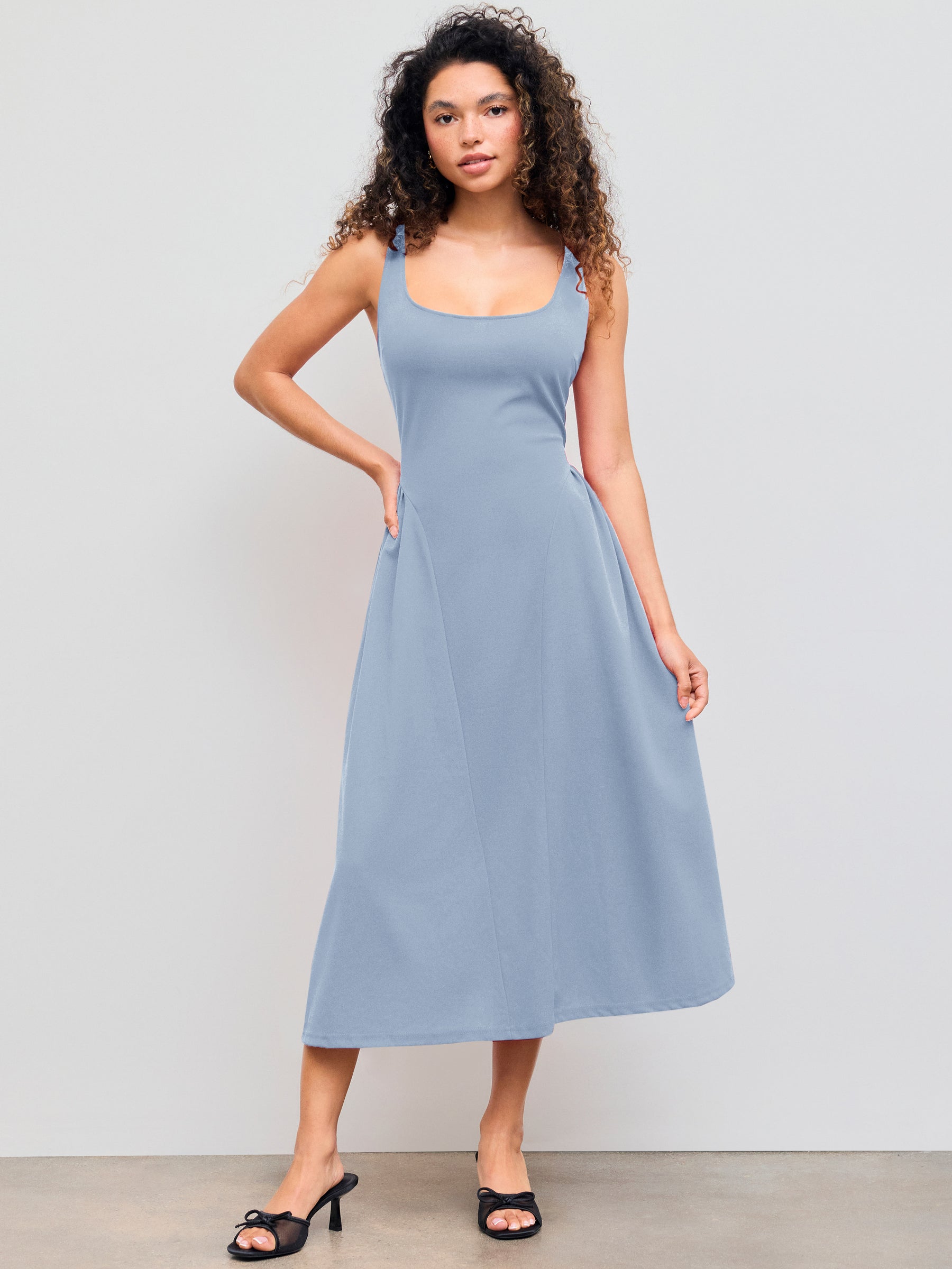 Vestido midi liso de tejido con cuello cuadrado
