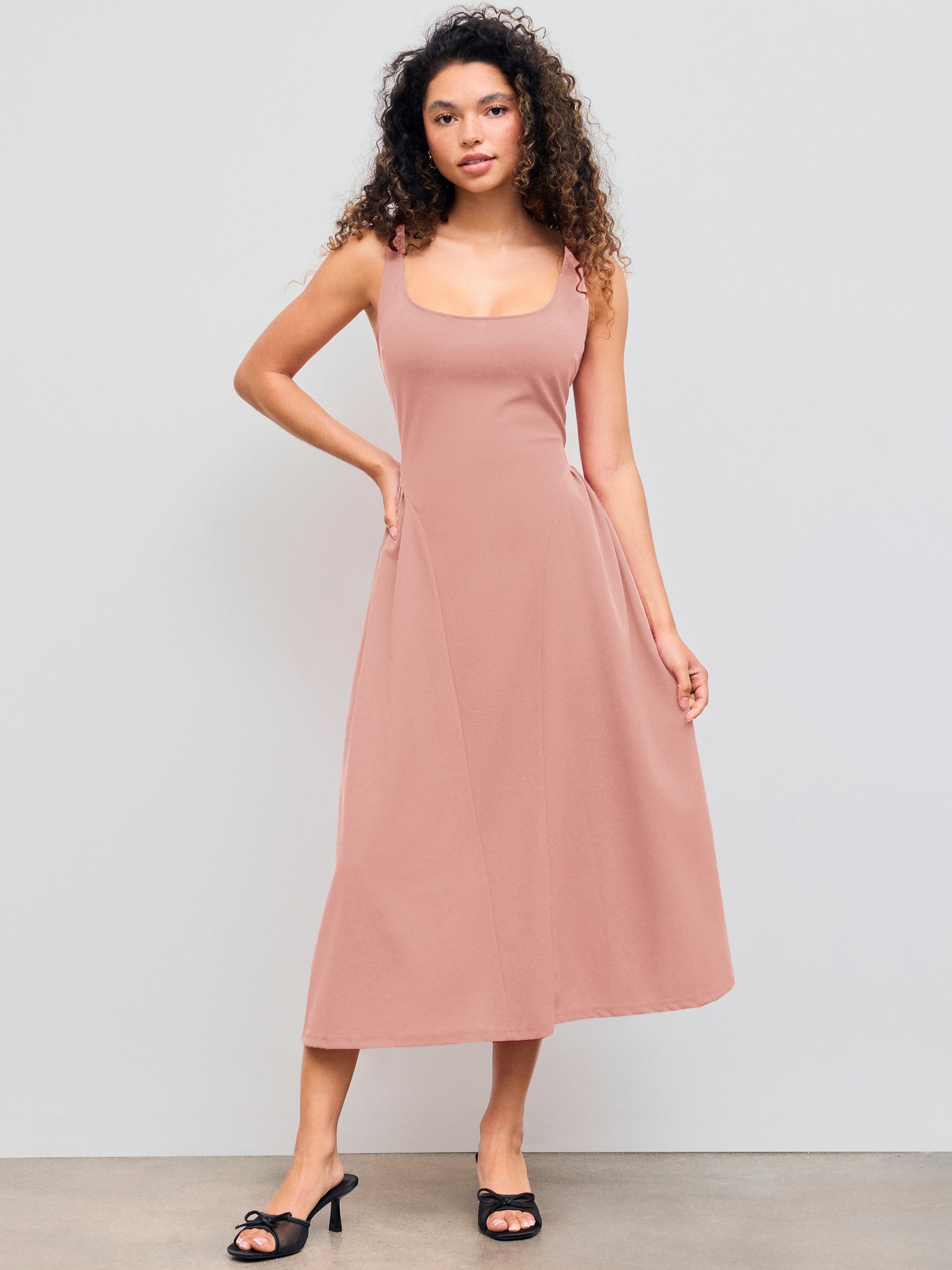 Vestido midi liso de tejido con cuello cuadrado