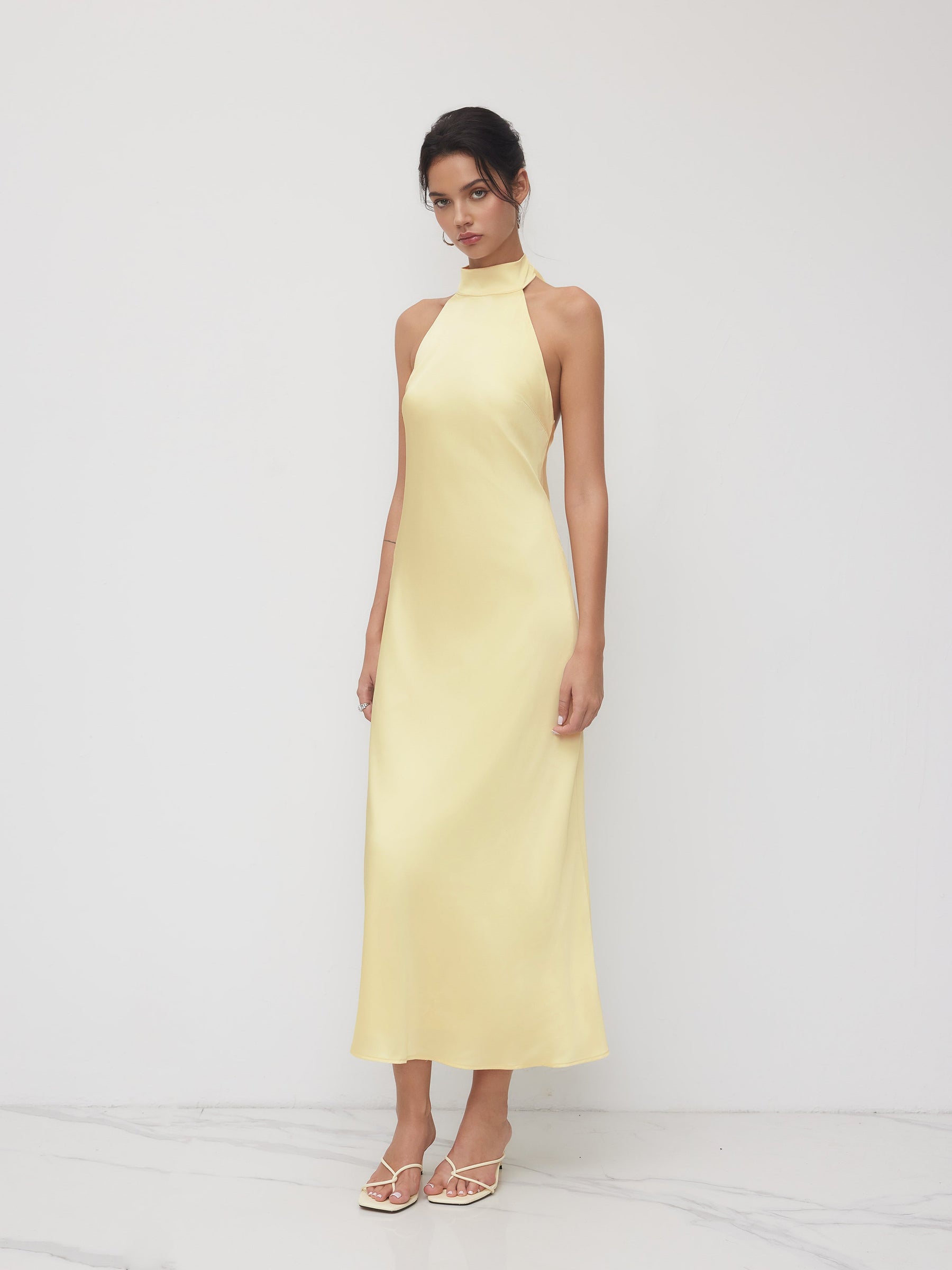 Vestido maxi satinado halter con espalda descubierta - Amarillo claro - imagen 6