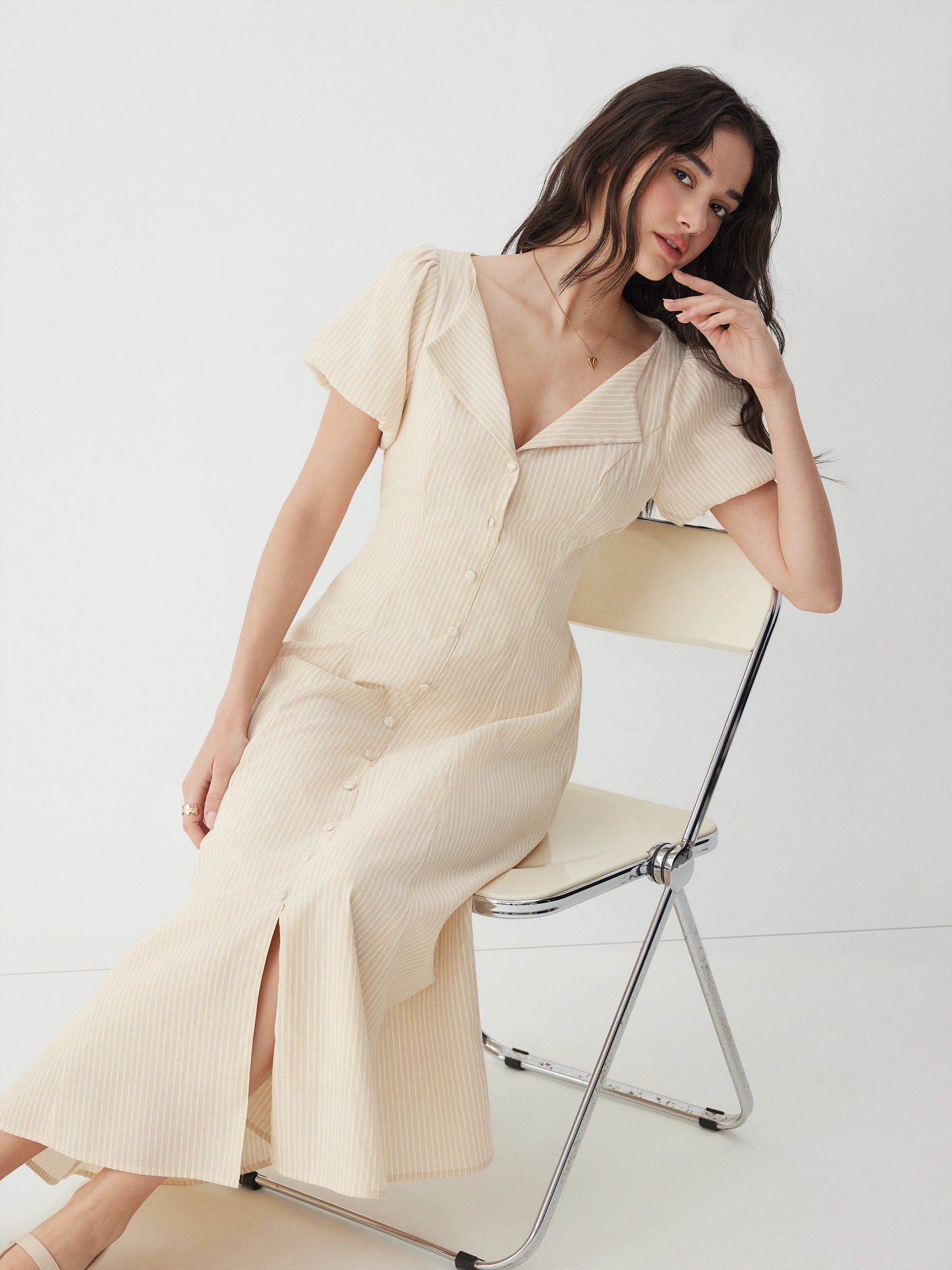 Vestido largo de mezcla de algodón a rayas con fruncido y lazada en la espalda