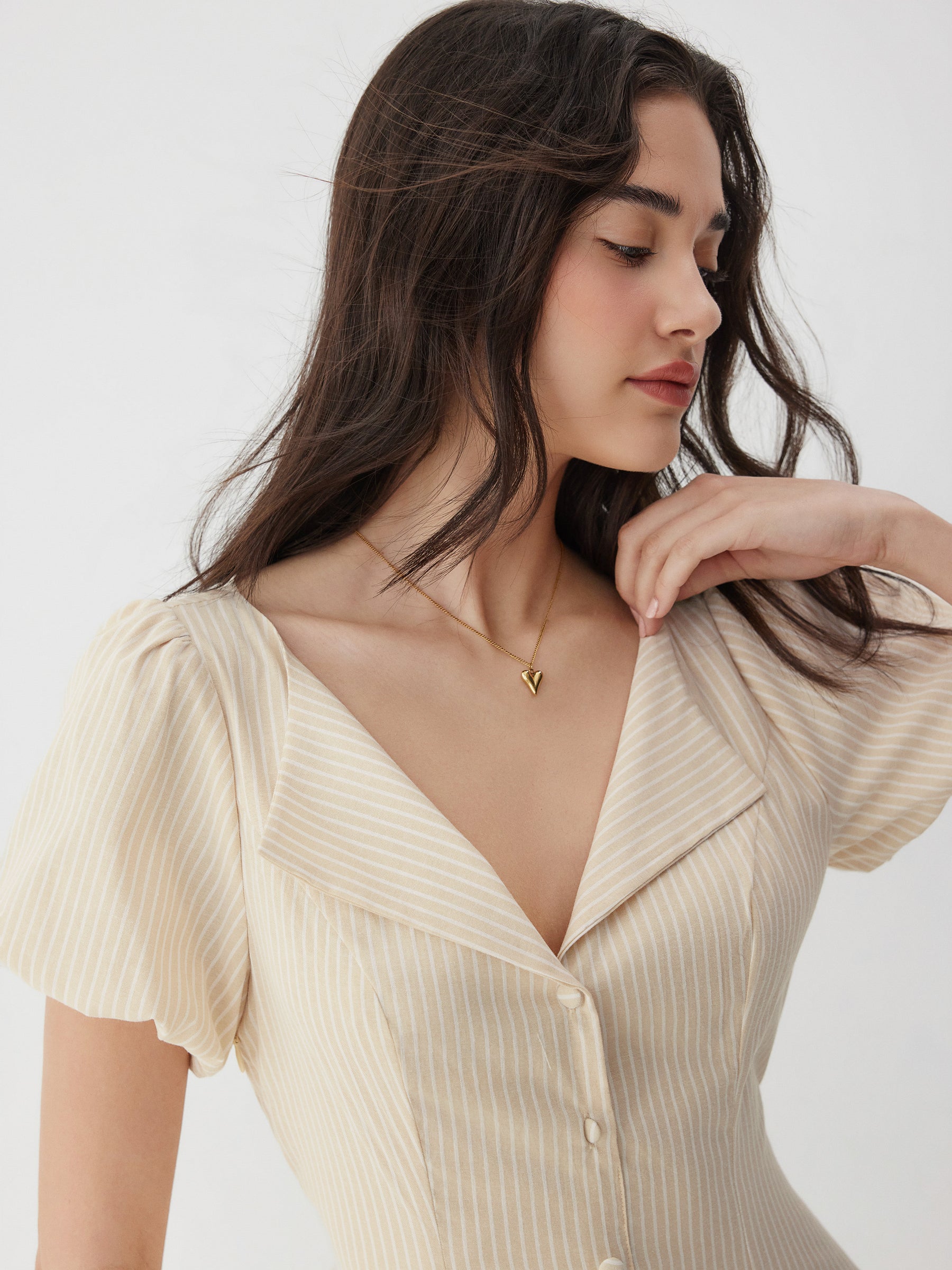 Vestido largo de mezcla de algodón a rayas con fruncido y lazada en la espalda