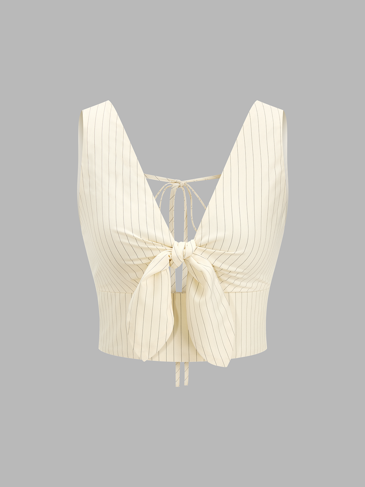 Conjunto de top cropped anudado con rayas y shorts
