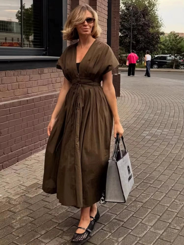 Vestido casual liso con escote en V y cintura ajustada - Marrón