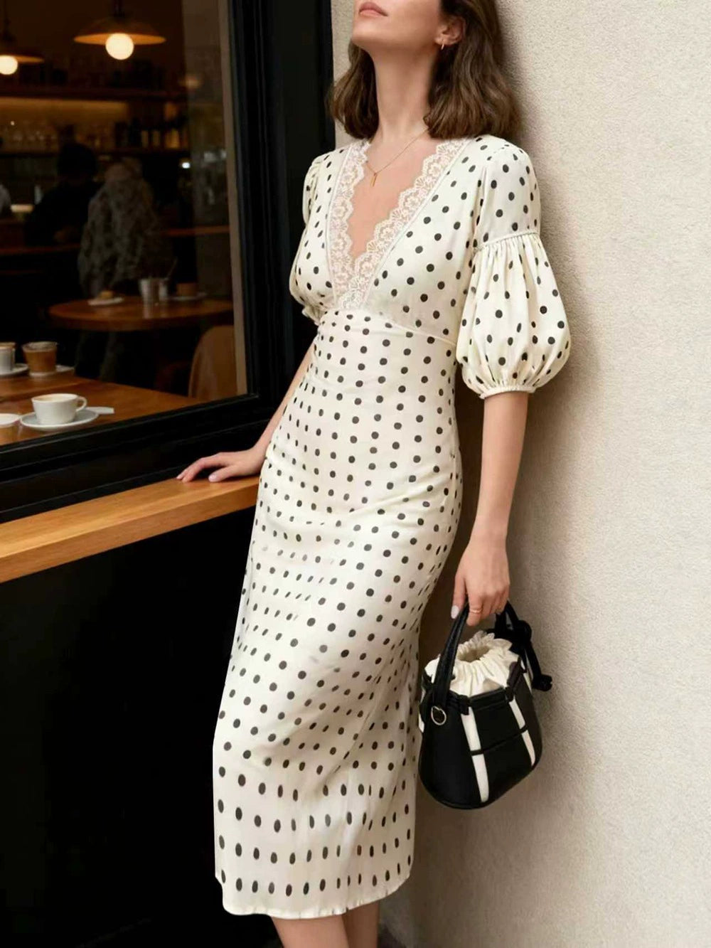 Vestido largo retro de lunares con encaje y corte entallado - Blanco roto - imagen 1